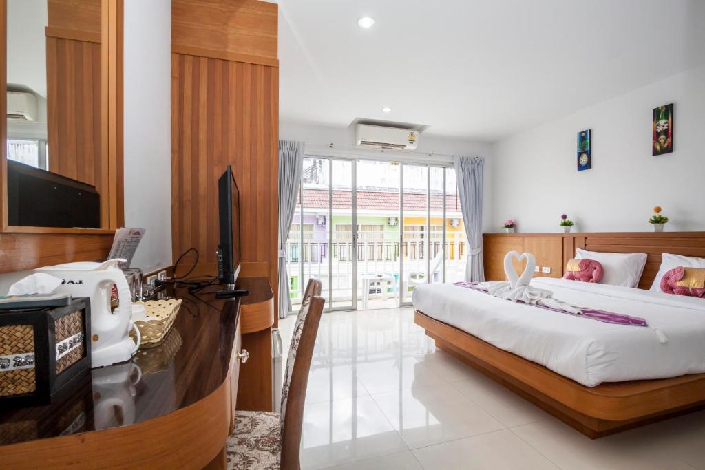 Larn Park Resortel Patong Room photo