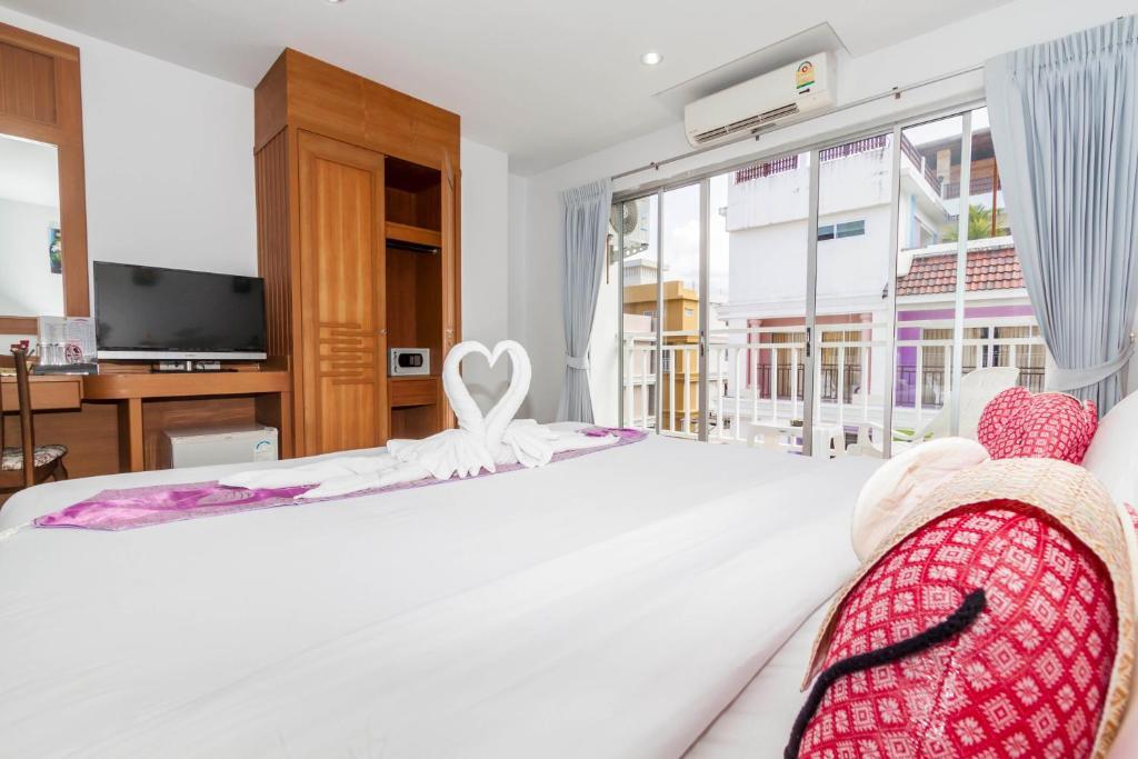Larn Park Resortel Patong Room photo