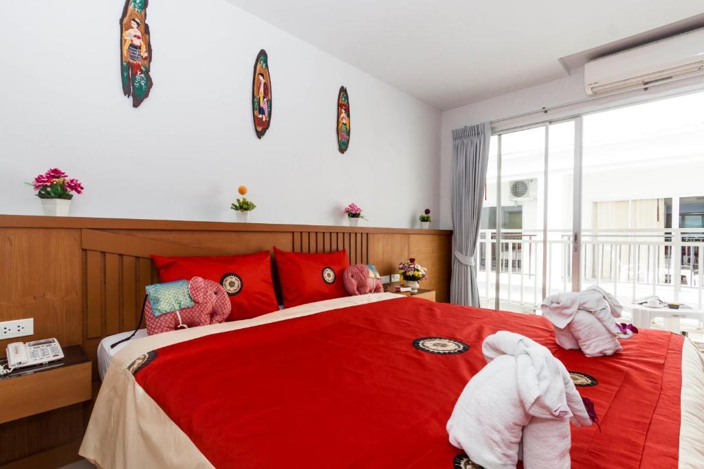 Larn Park Resortel Patong Room photo