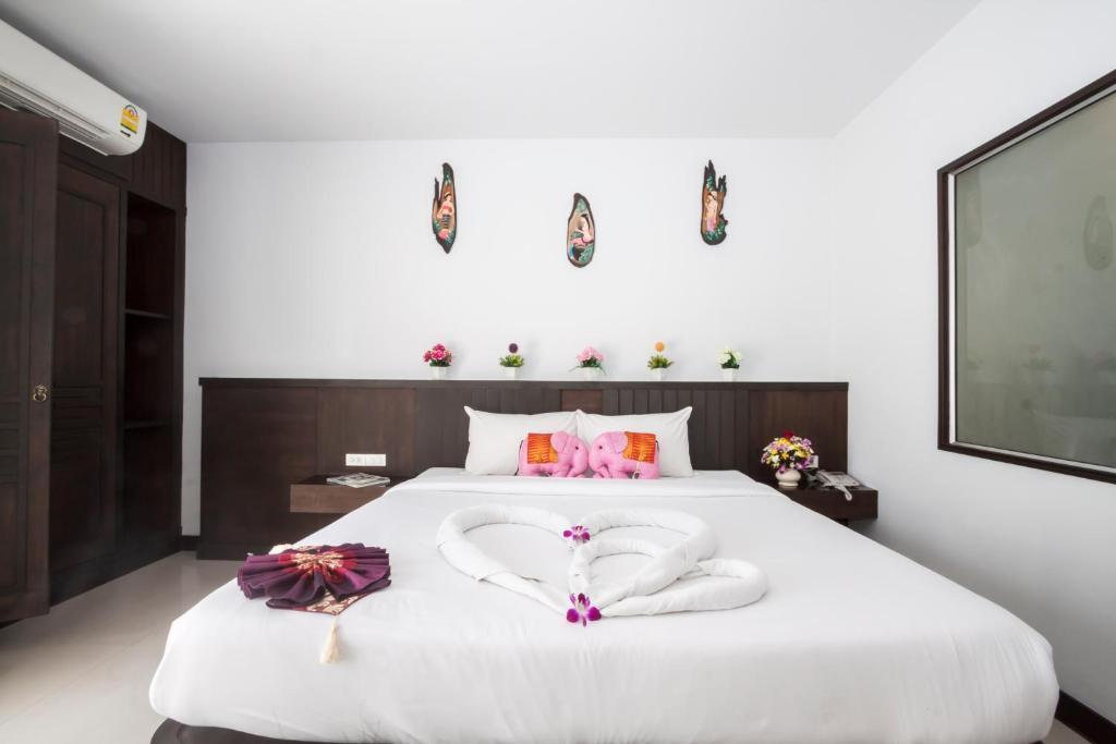 Larn Park Resortel Patong Room photo