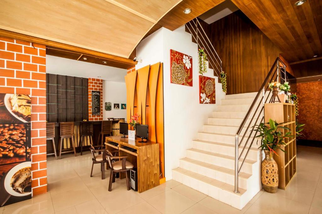Larn Park Resortel Patong Exterior photo