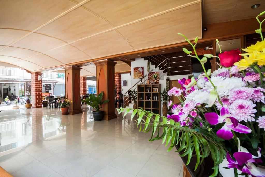 Larn Park Resortel Patong Exterior photo