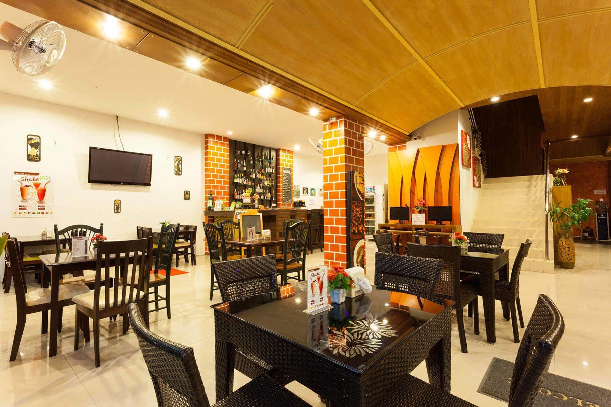 Larn Park Resortel Patong Exterior photo