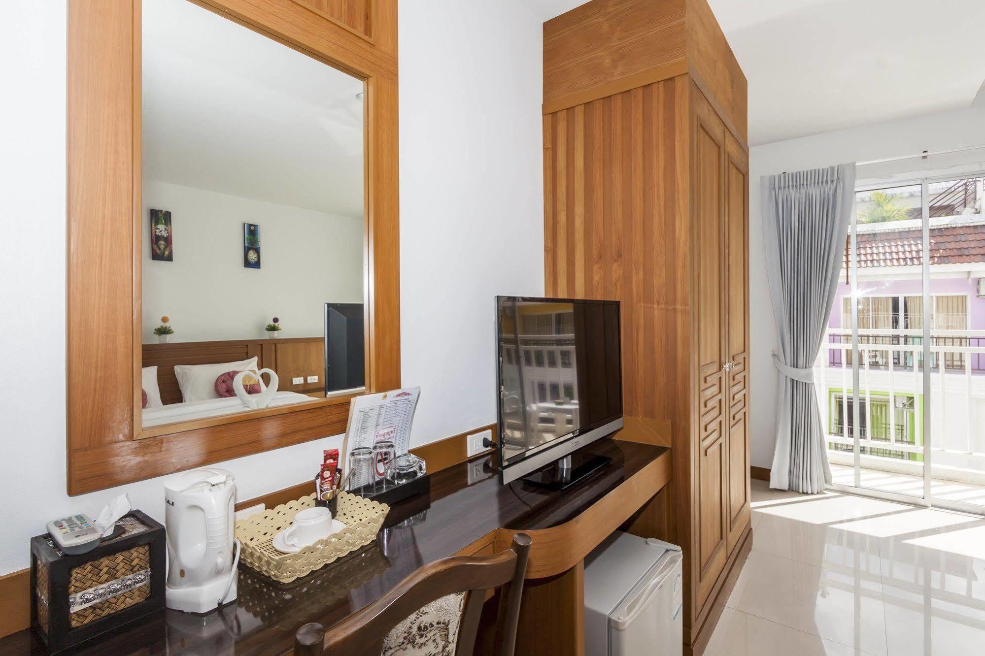 Larn Park Resortel Patong Exterior photo