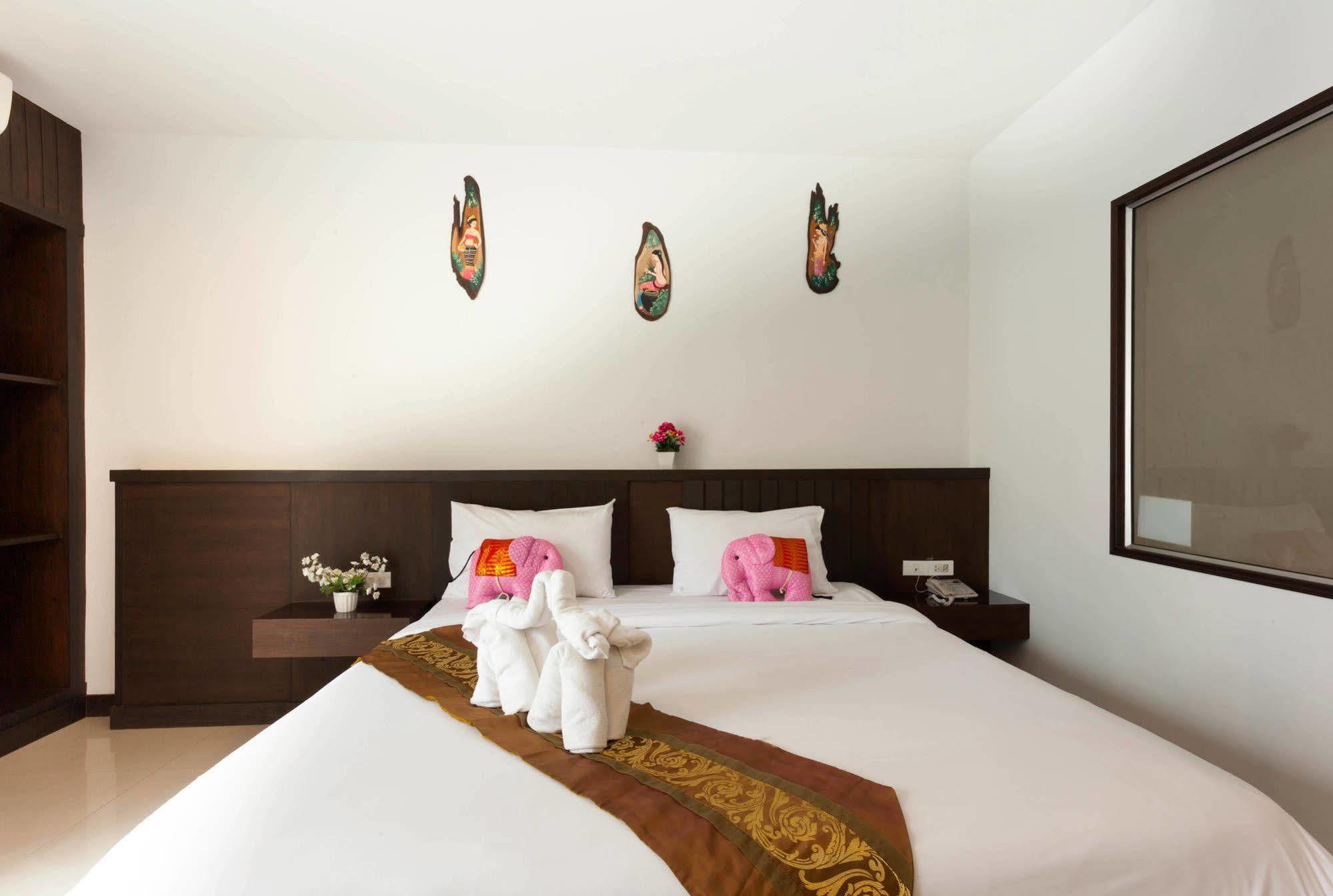 Larn Park Resortel Patong Exterior photo