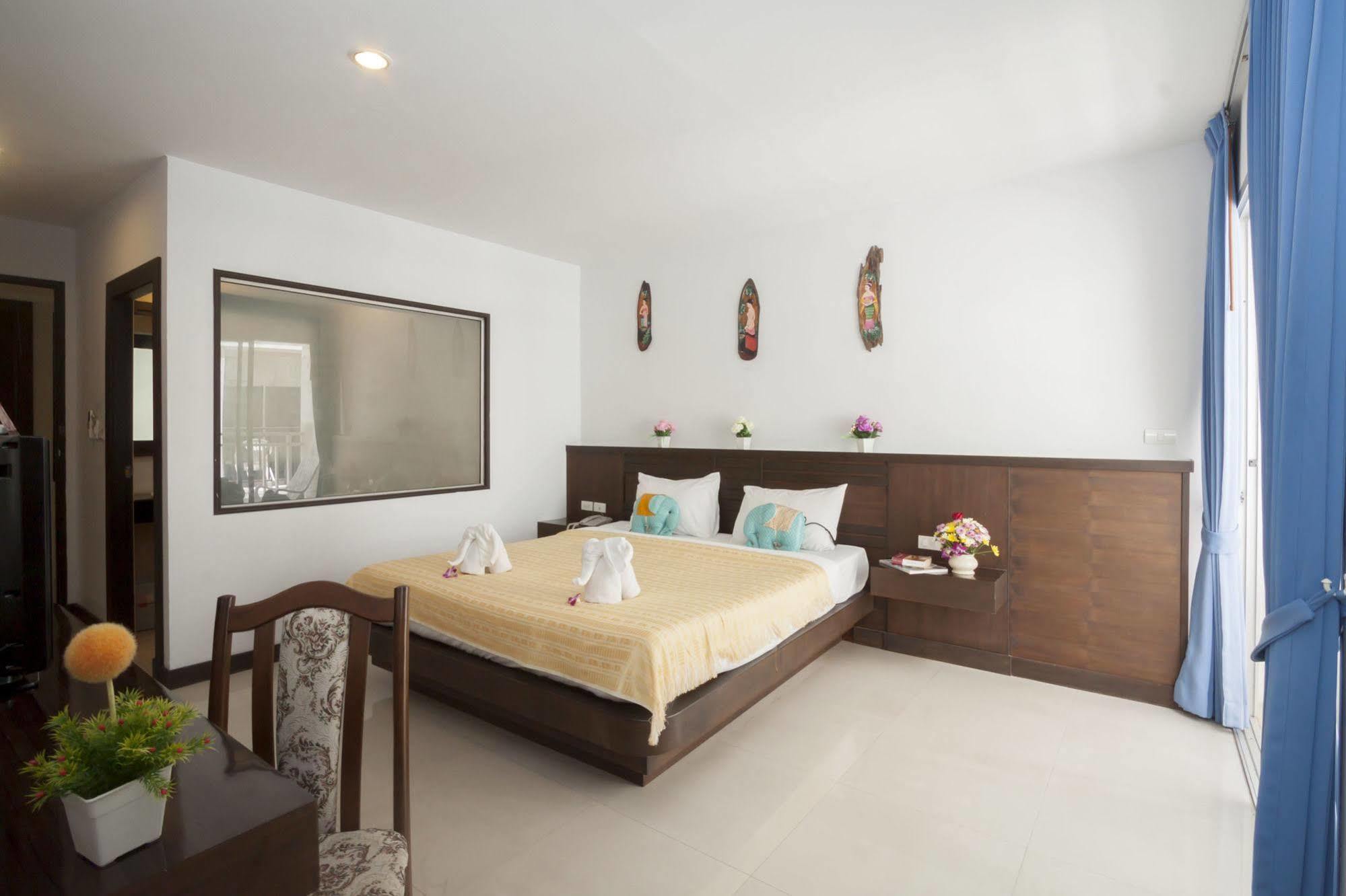 Larn Park Resortel Patong Exterior photo
