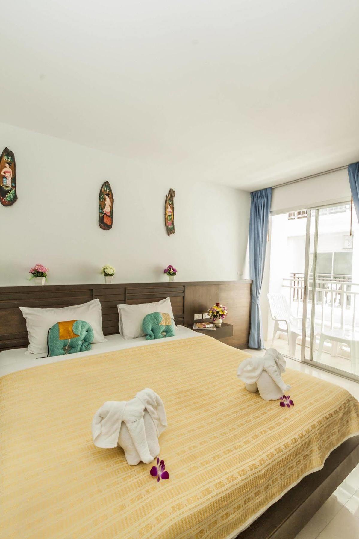 Larn Park Resortel Patong Exterior photo