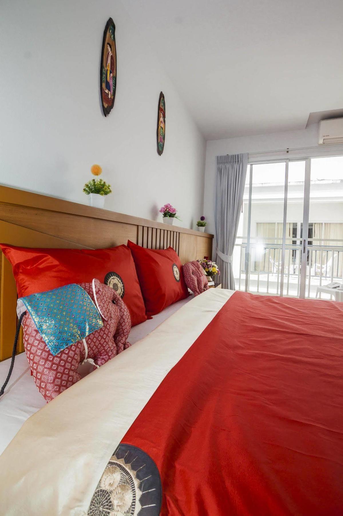 Larn Park Resortel Patong Exterior photo